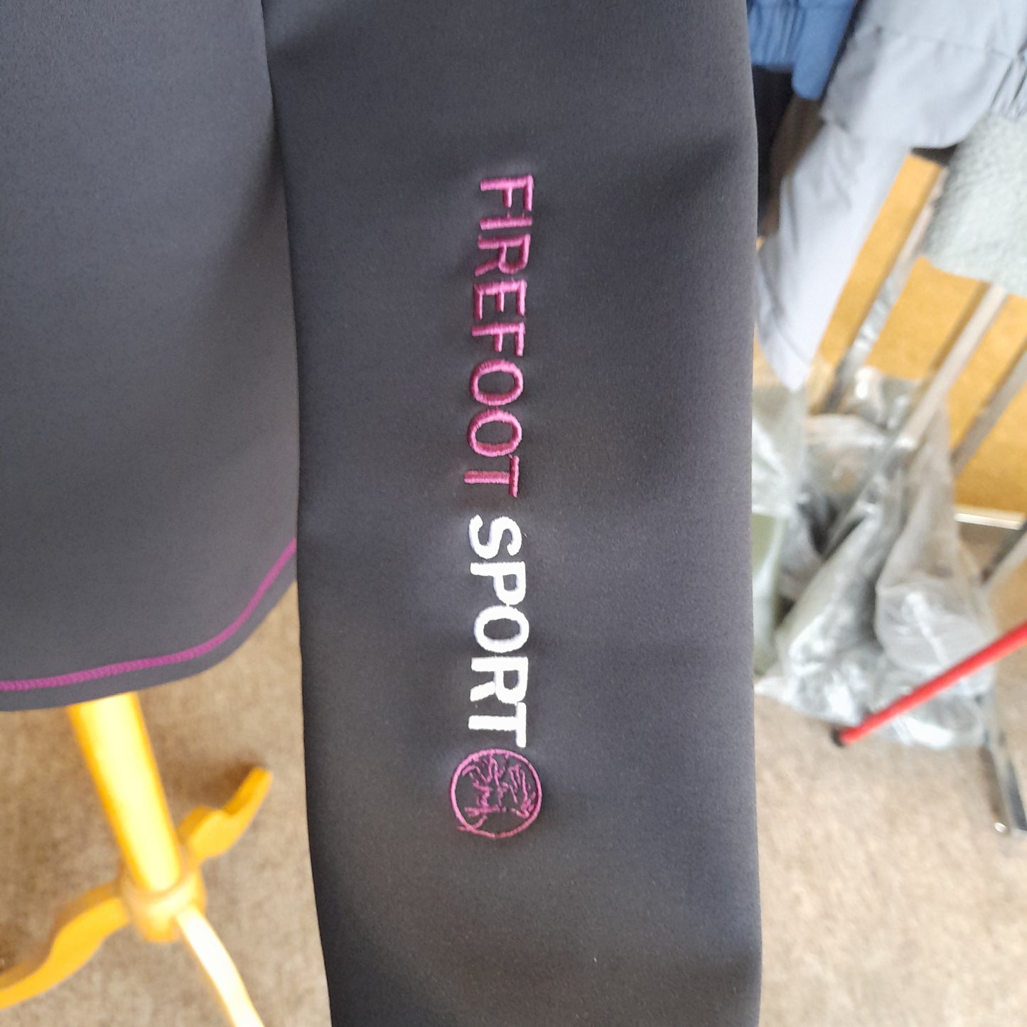 FIREFOOT Ladies Half Zip Top Black/Fuchsia