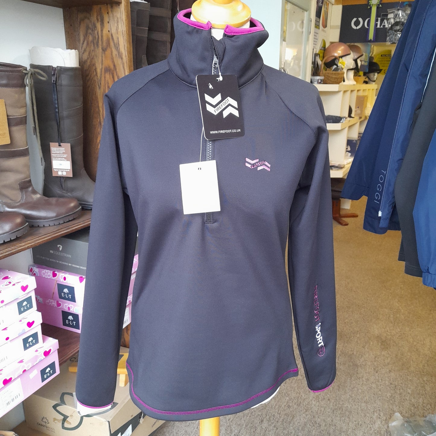 FIREFOOT Ladies Half Zip Top Black/Fuchsia